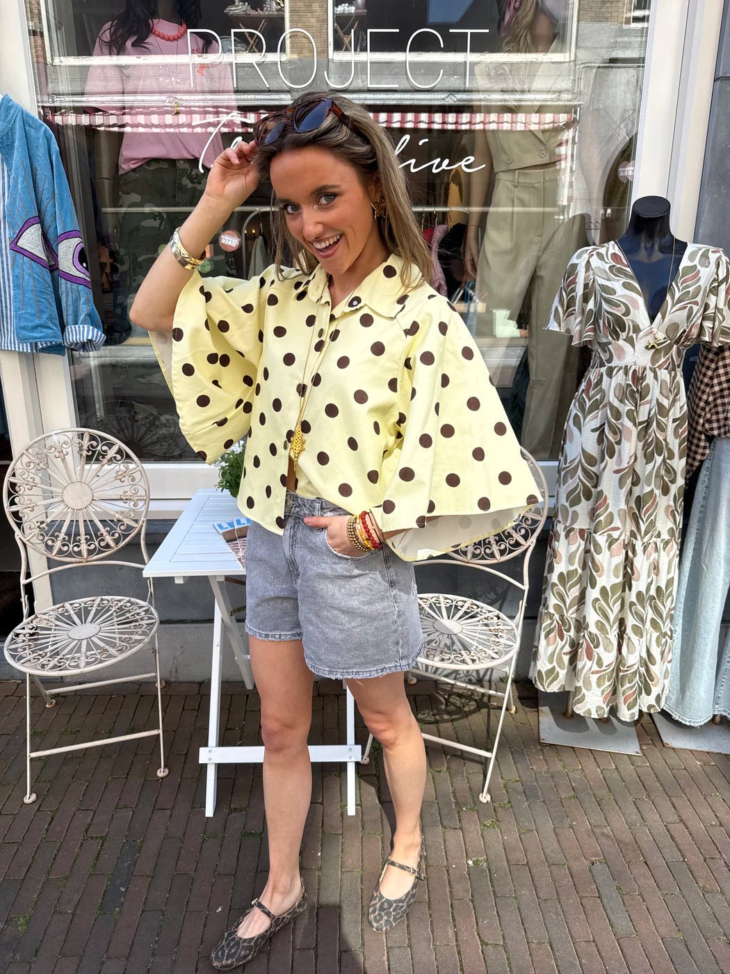 Yara denim blouse uitlopende mouw polkadot geel/bruin - Project 35