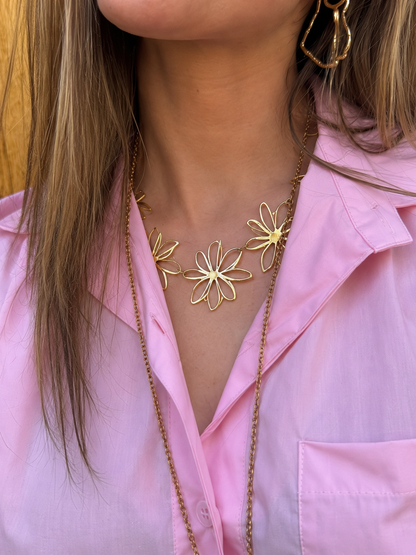 Statement flower necklace gold
