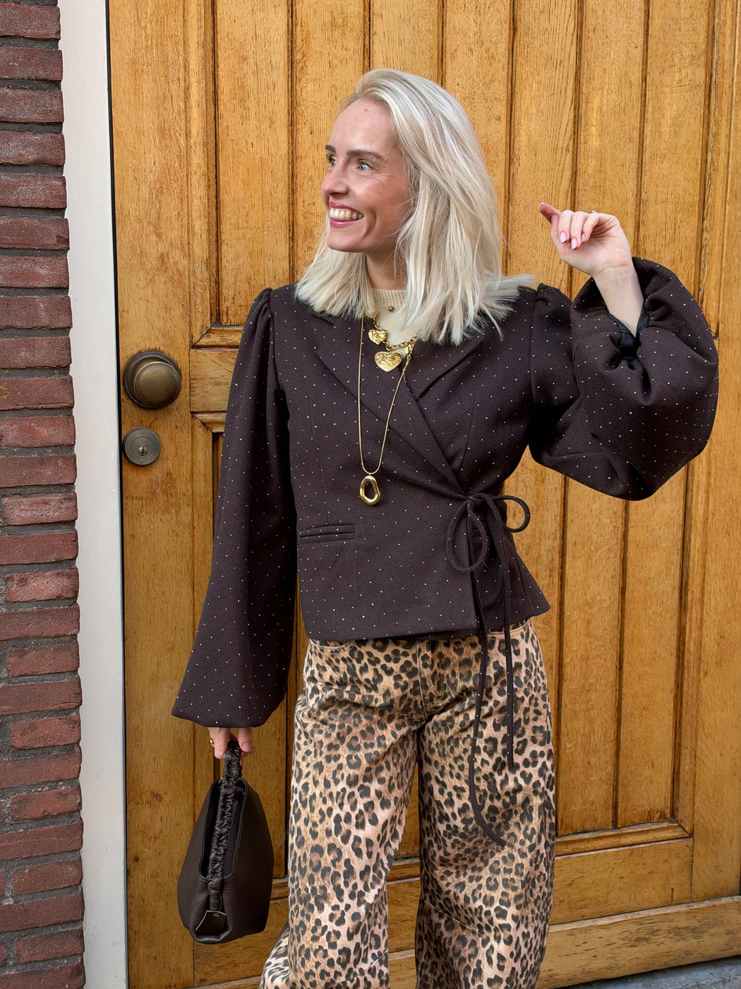 Esmay wrap blazer pofmouw & steentjes donkerbruin