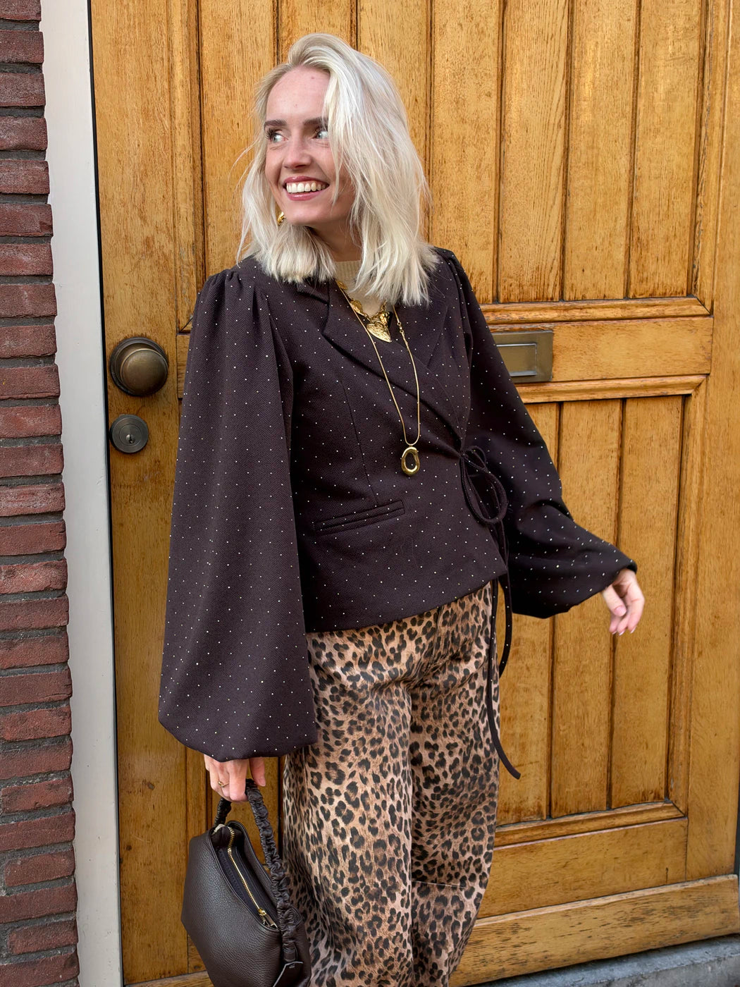 Esmay wrap blazer pofmouw & steentjes donkerbruin