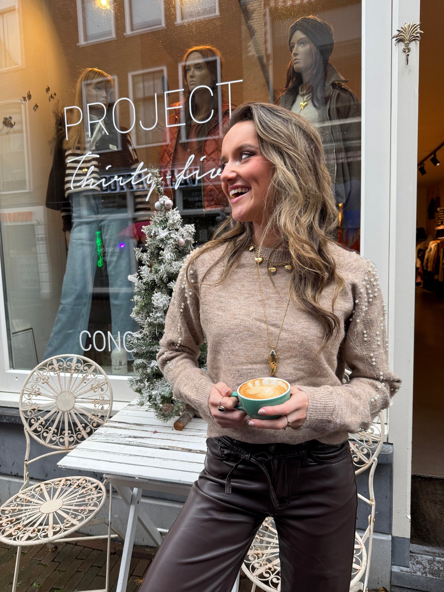 Mara trui parels taupe