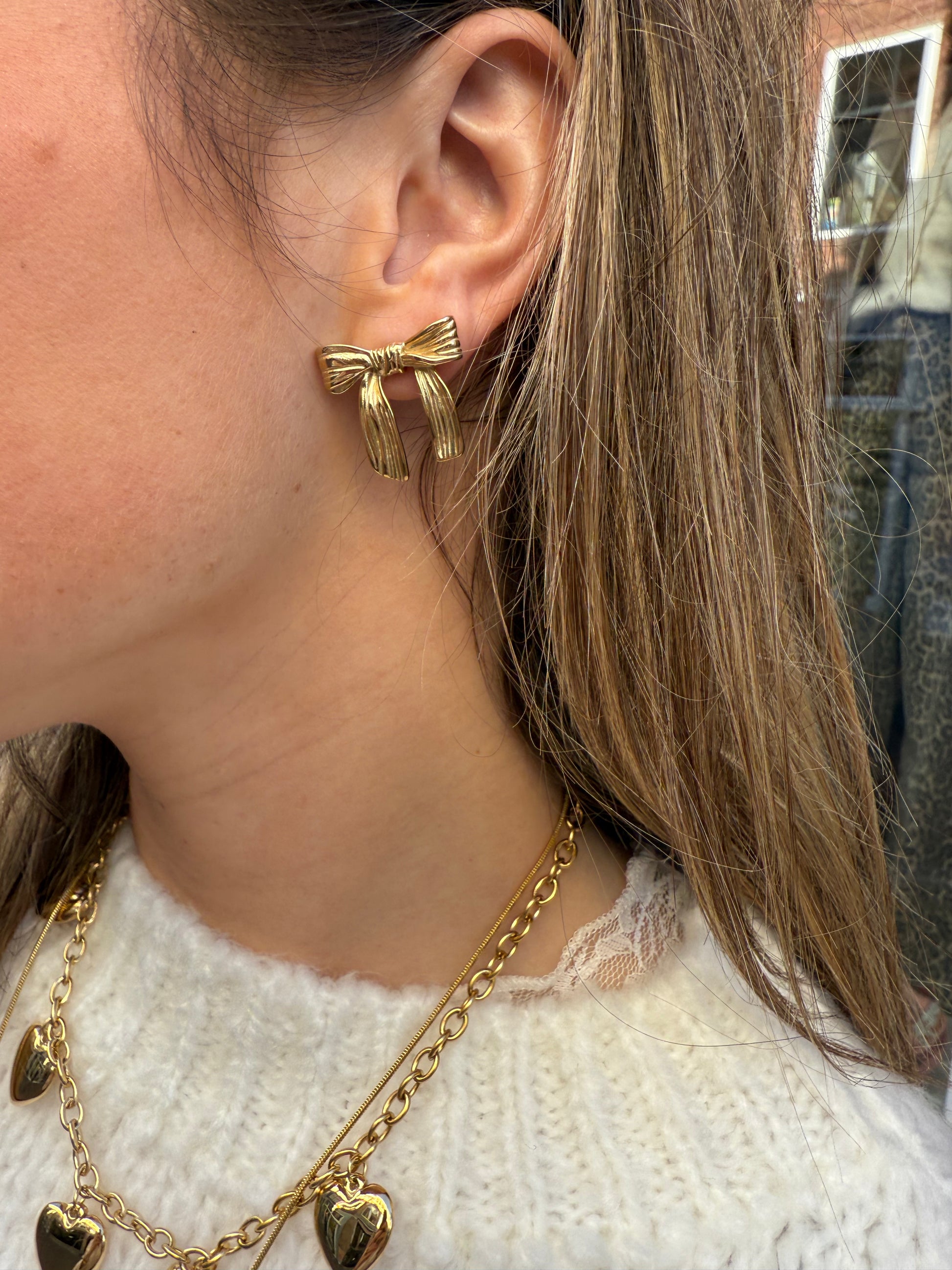 Strikjes oorbellen goud - Project 35