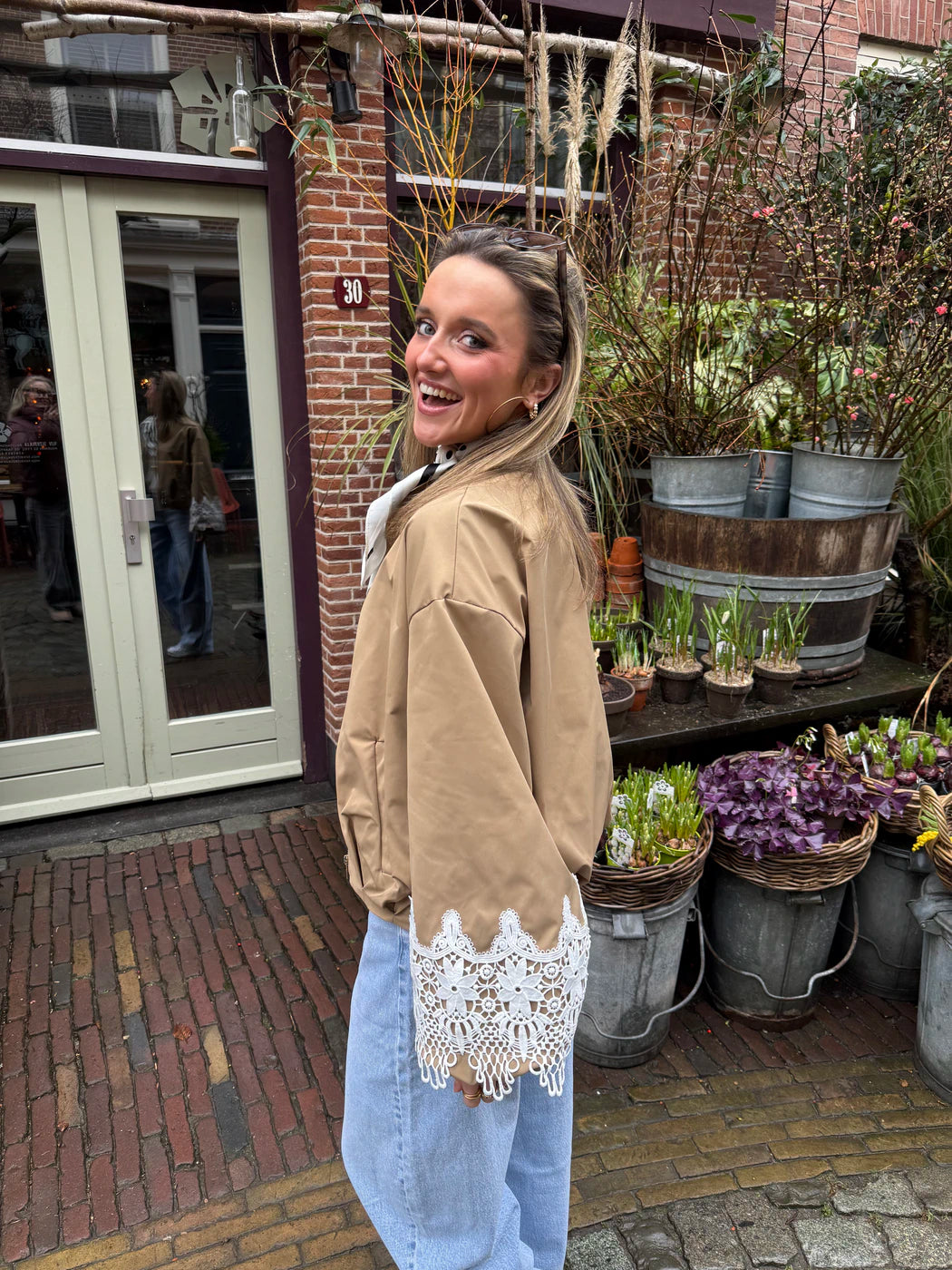 Nina bomber beige broderie