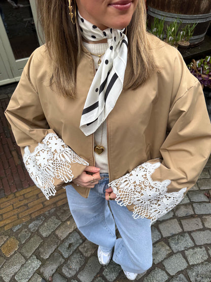 Nina bomber beige broderie