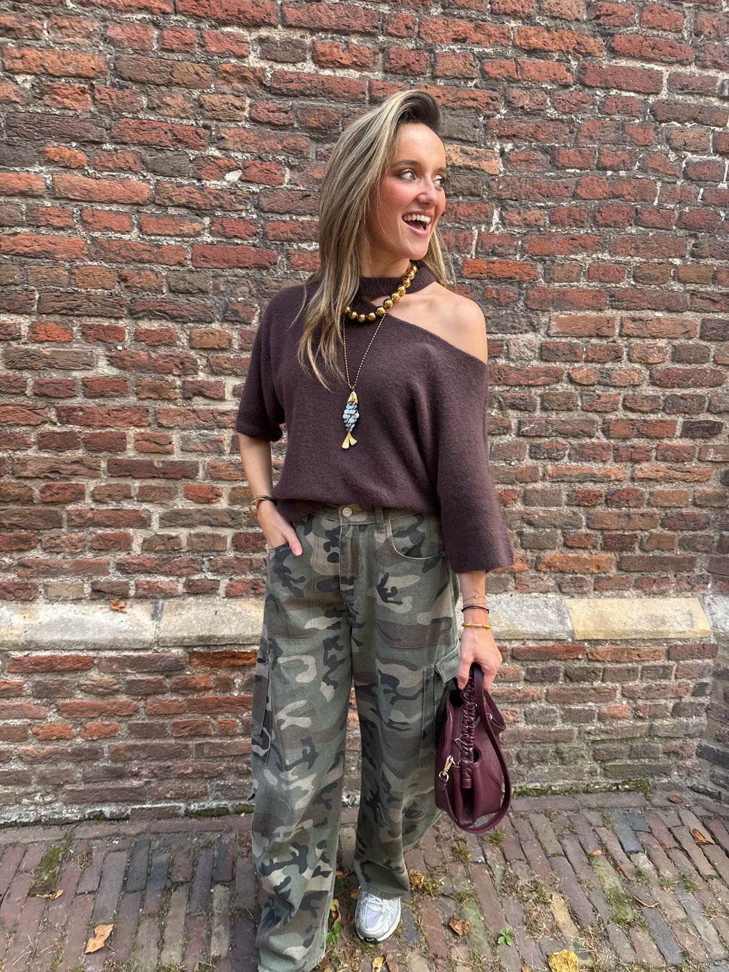 Claire one shoulder knit donkerbruin