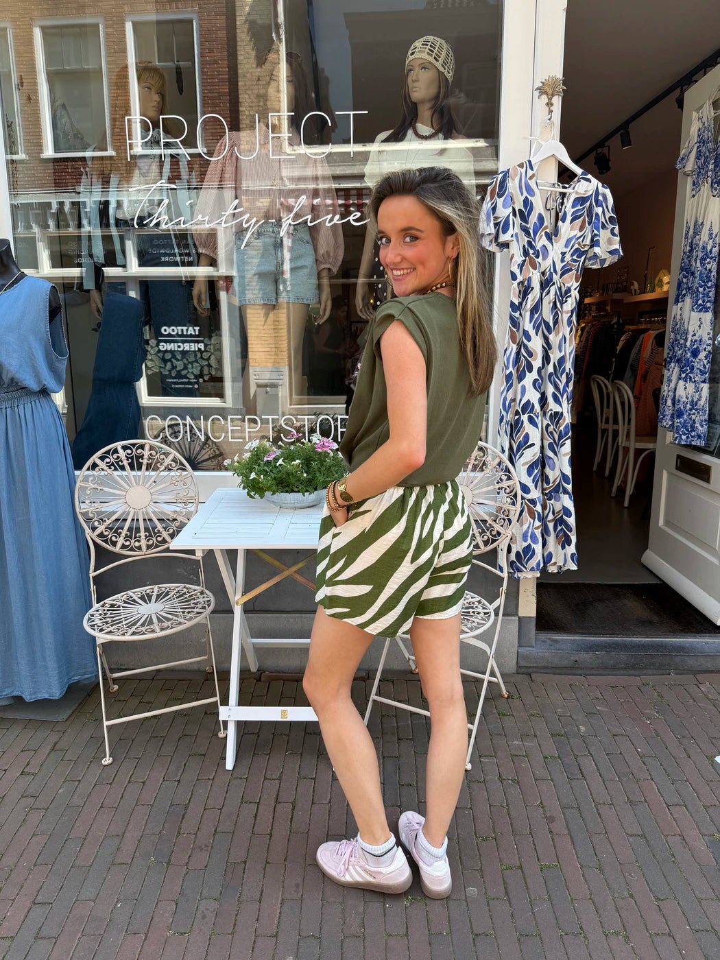 Fien luchtige shorts elastiek groen/ecru print - Project 35