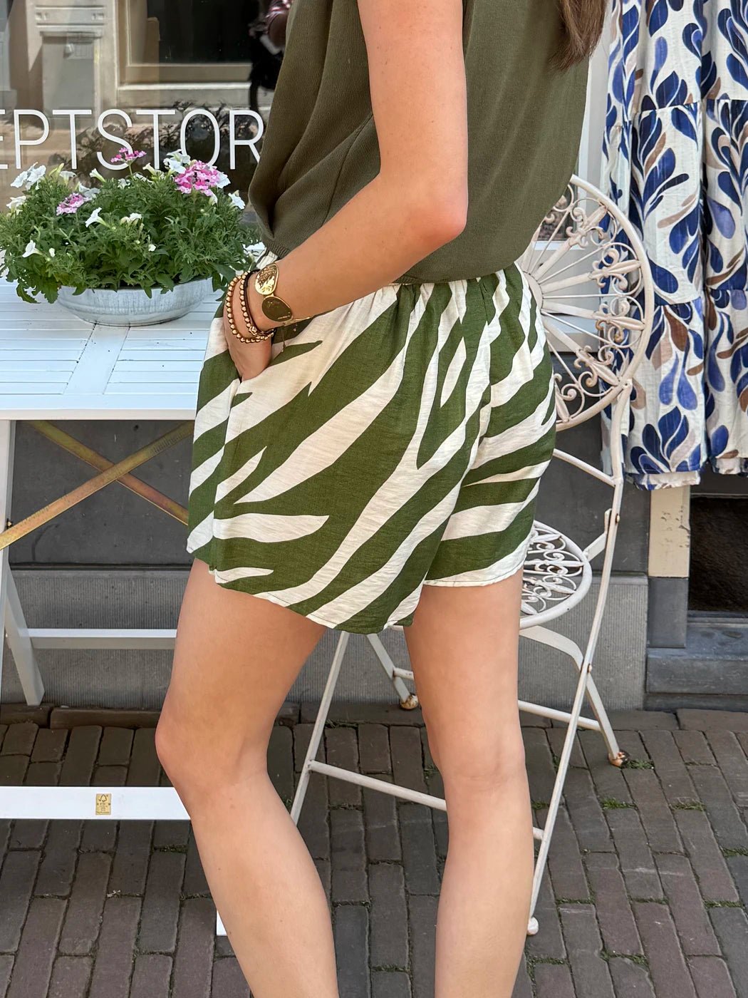 Fien luchtige shorts elastiek groen/ecru print - Project 35
