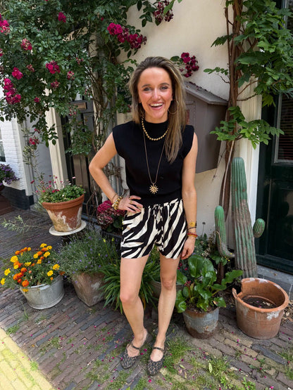 Fien luchtige shorts elastiek zwart/ecru print - Project 35