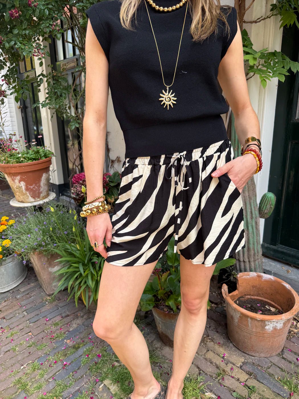 Fien luchtige shorts elastiek zwart/ecru print - Project 35