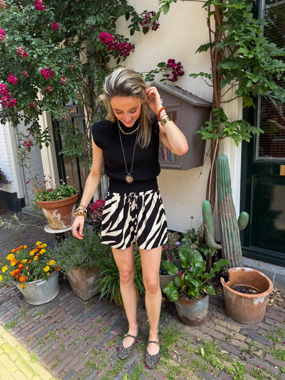 Fien luchtige shorts elastiek zwart/ecru print - Project 35