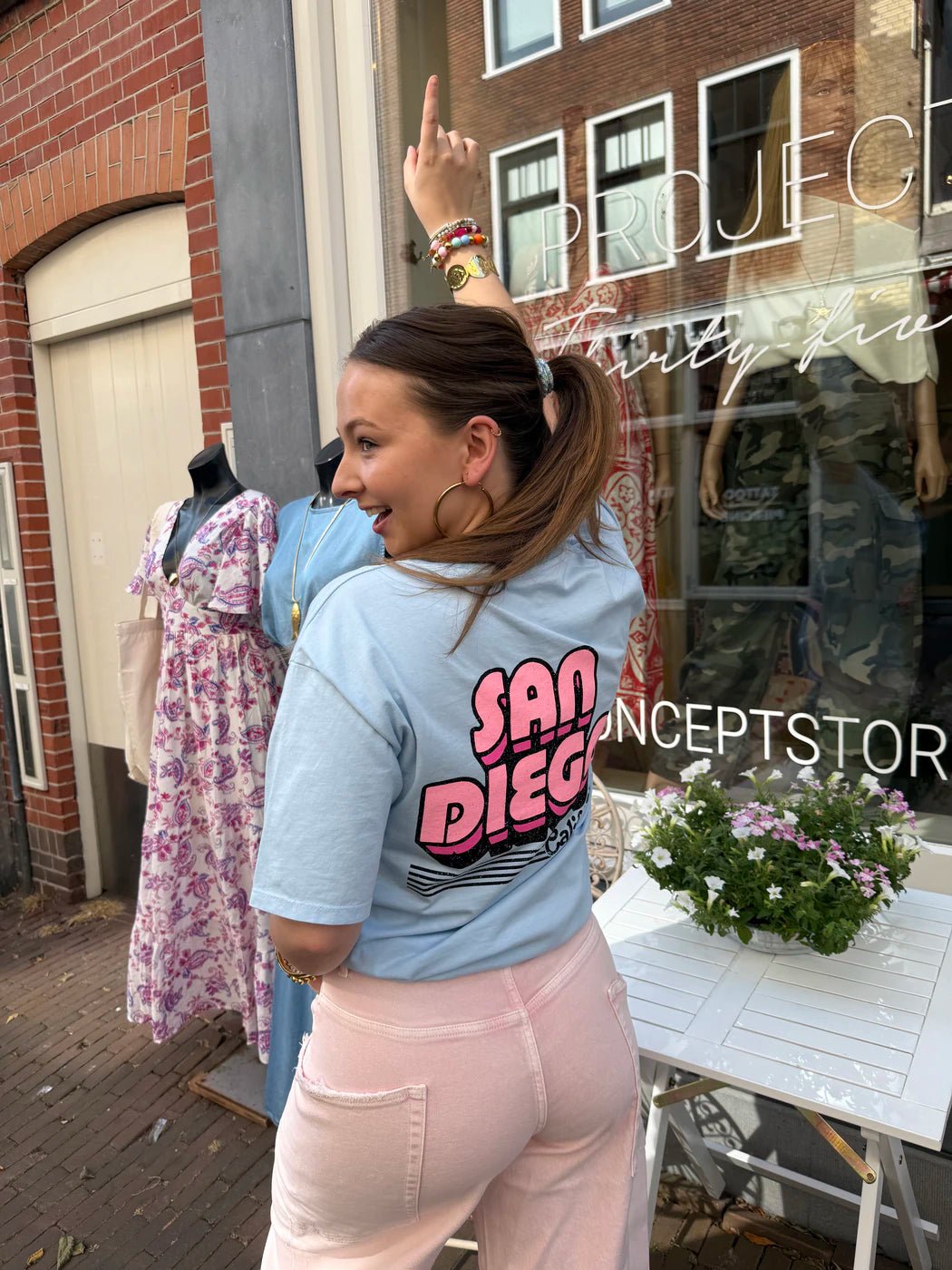 T-shirt 'San Diego' lichtblauw/roze - Project 35