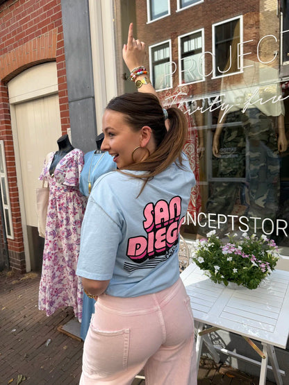 T-shirt 'San Diego' lichtblauw/roze - Project 35