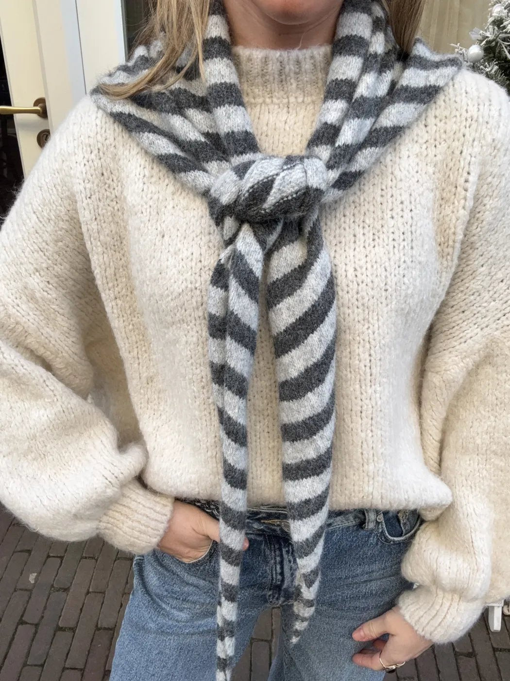 Triangle scarf big grey striped - Project 35